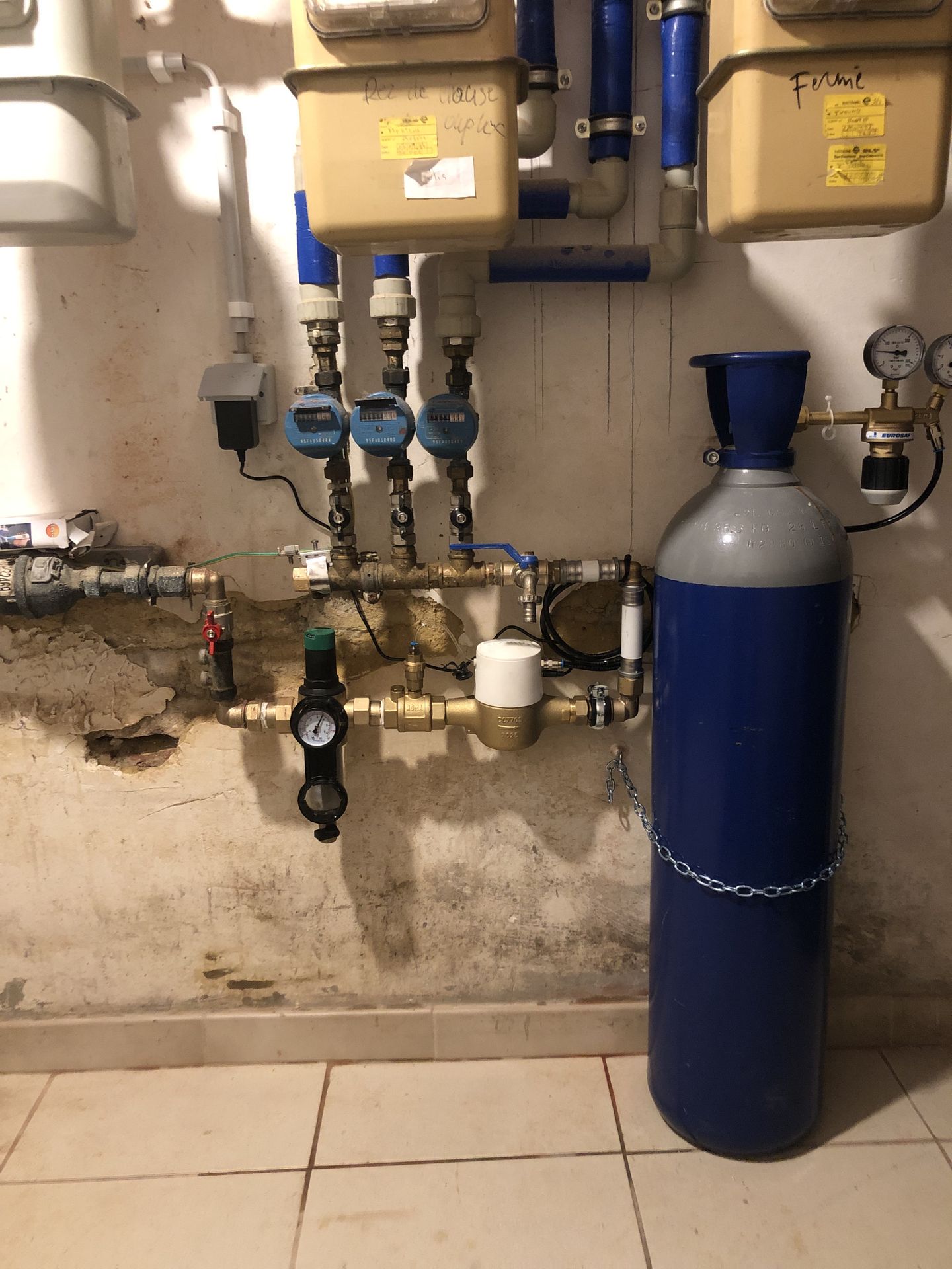 Installatie van een SoluCalc CO₂-waterontharder in Vorst (Brussel) door Ecowatt