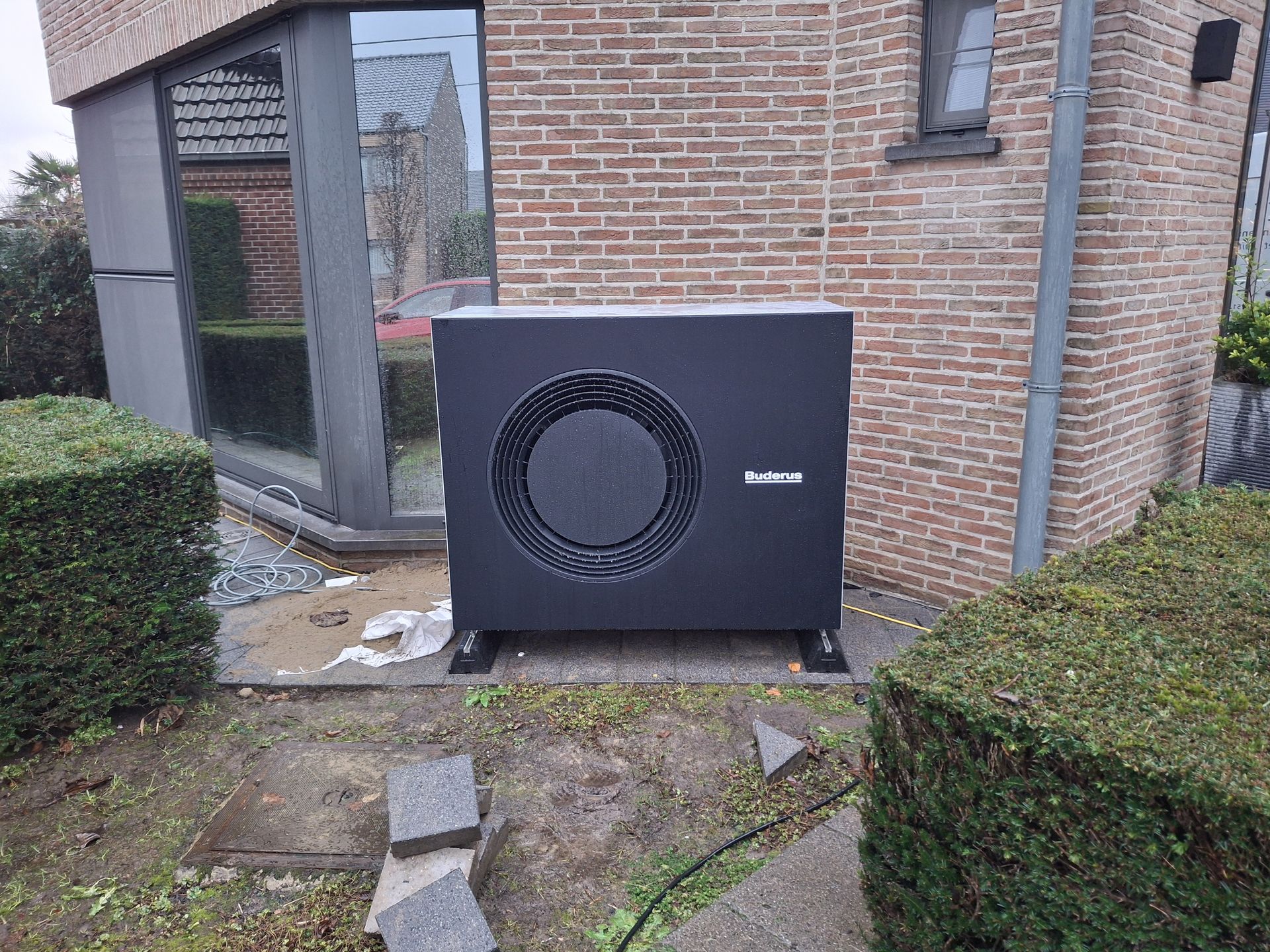 Buderus WLW176i lucht/water-warmtepomp geplaatst in Eppegem door Ecowatt