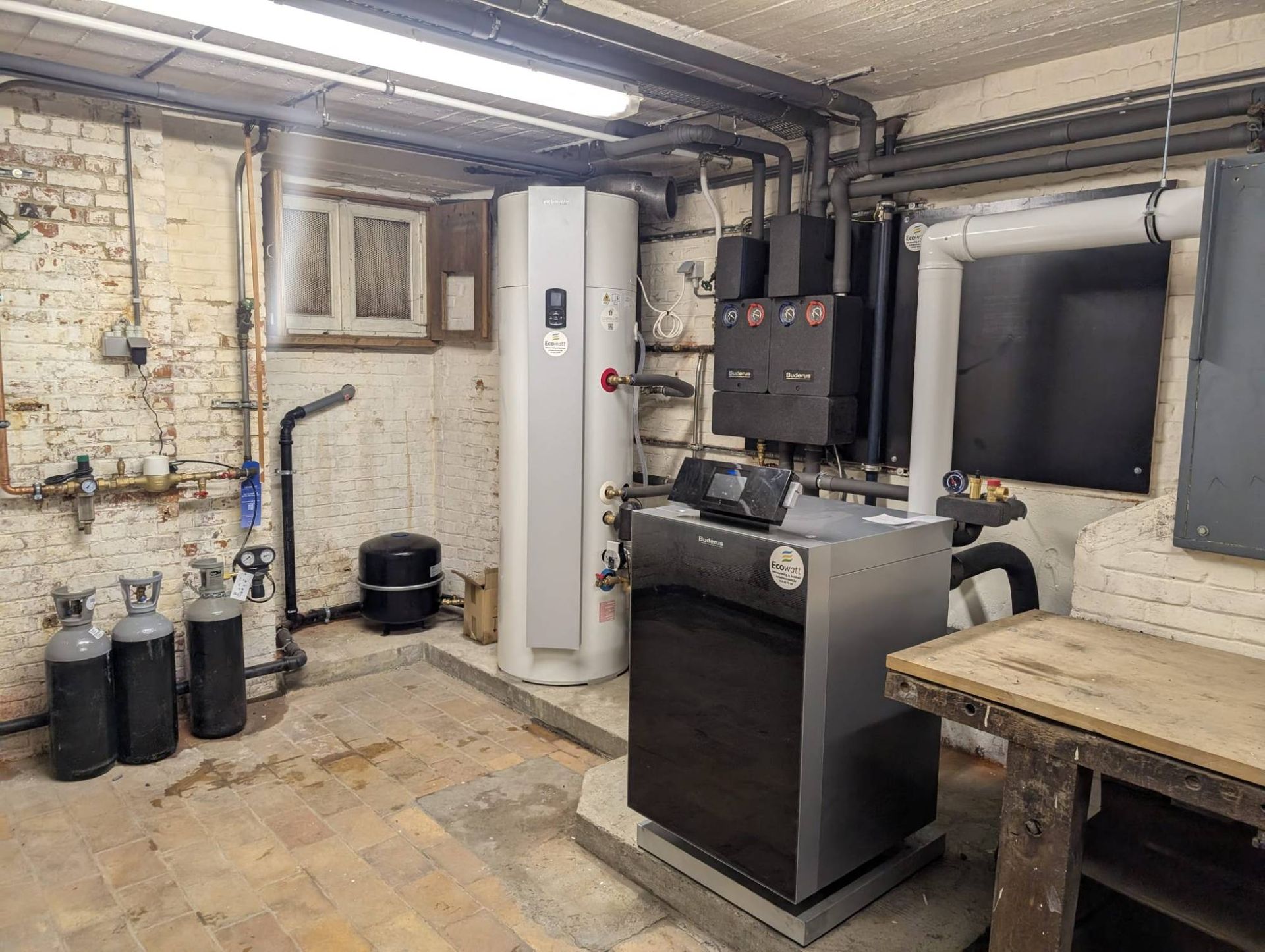Volledige stookplaats in Laken: Buderus-ketel, thermodynamische boiler en verwarmingscircuits