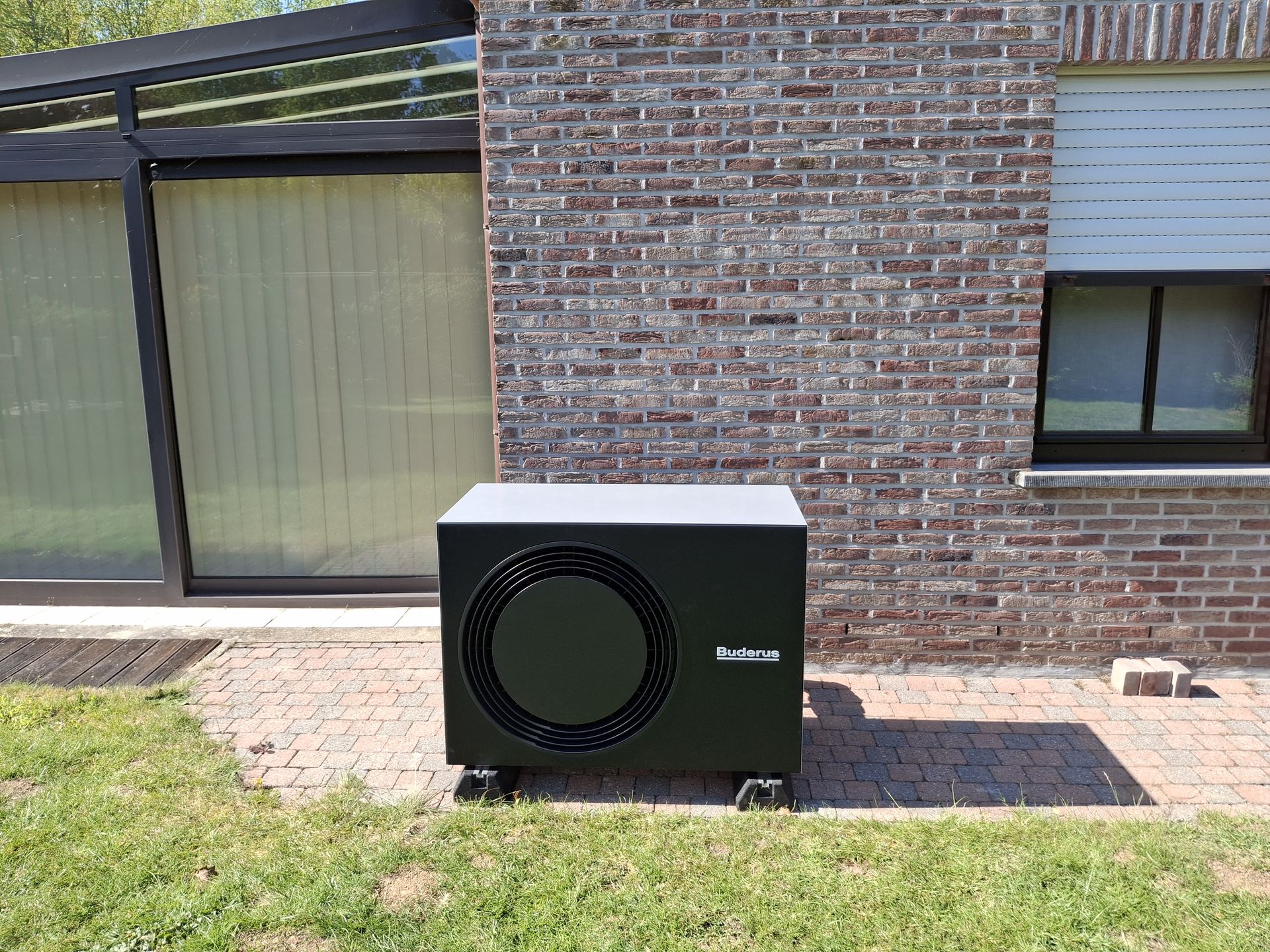 Pompe à chaleur tout-en-un Buderus WLW176i T180 installée à Erps-Kwerps par Ecowatt