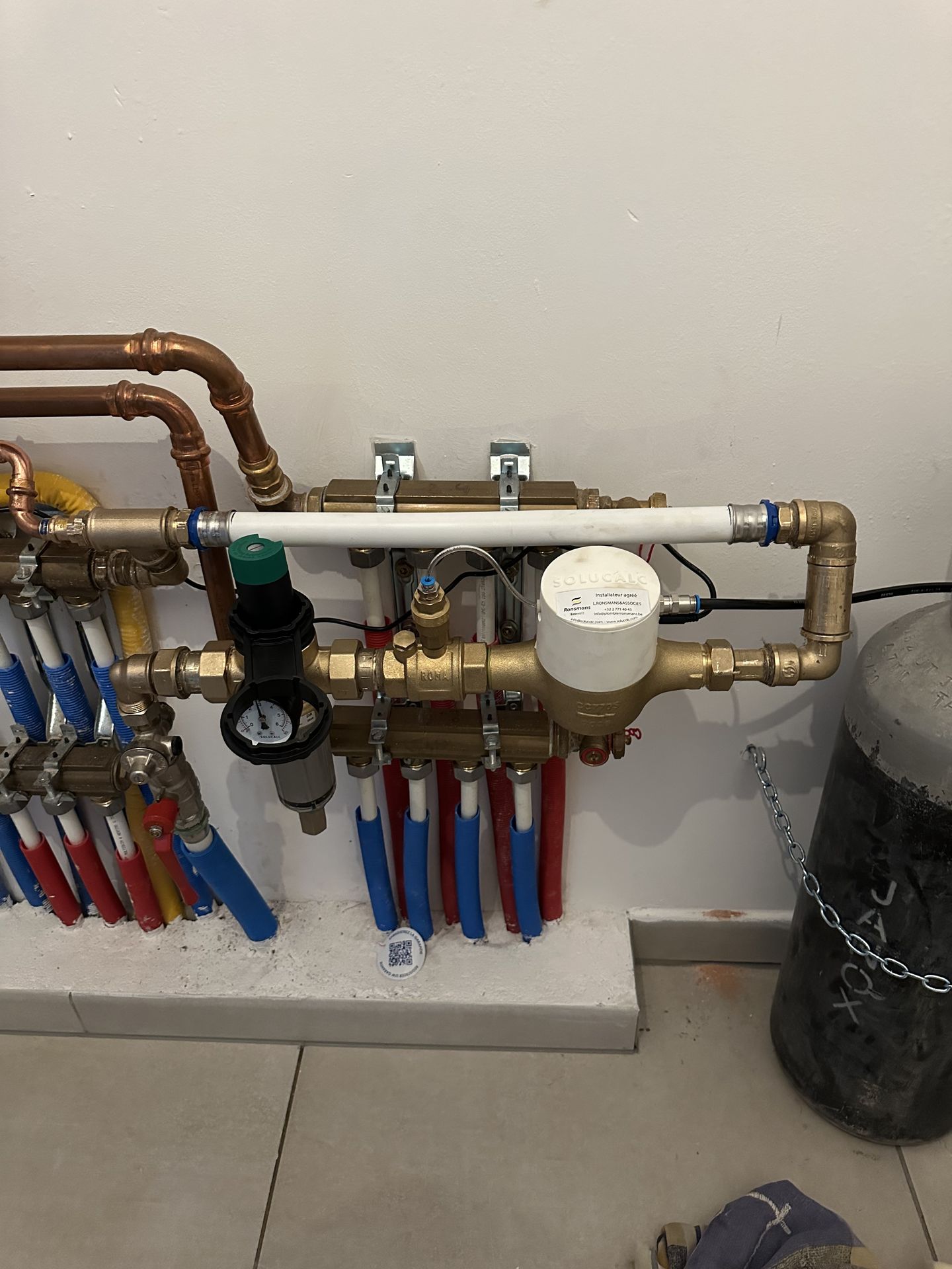 Close-up van de SoluCalc CO₂-unit en de teller geplaatst door Ecowatt in Vilvoorde