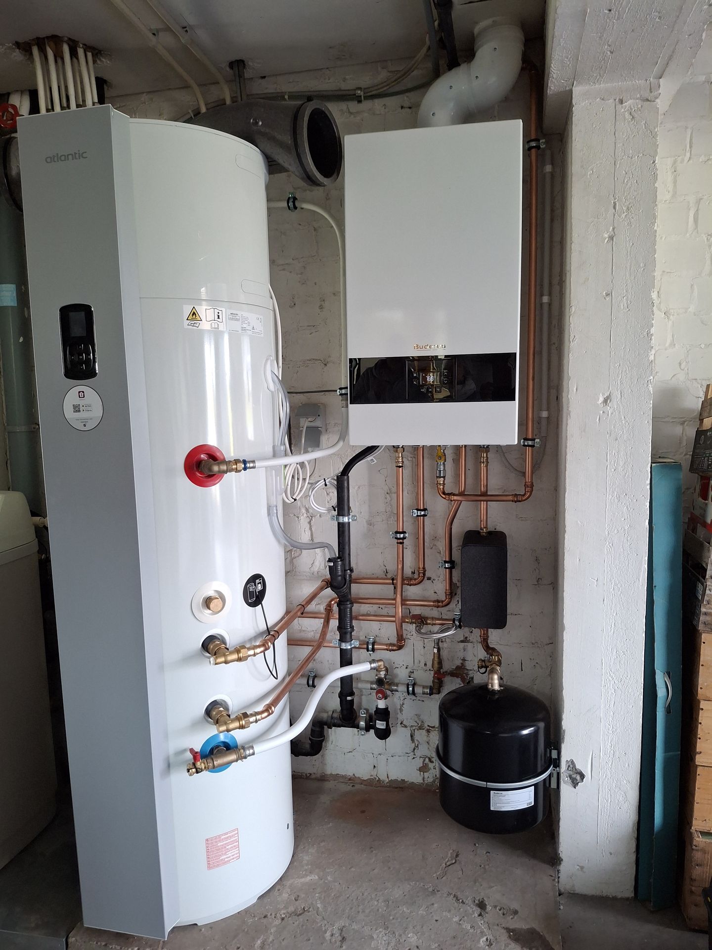 Buderus GB172i-ketel en Atlantic Explorer-boiler geplaatst door Ecowatt in Grimbergen