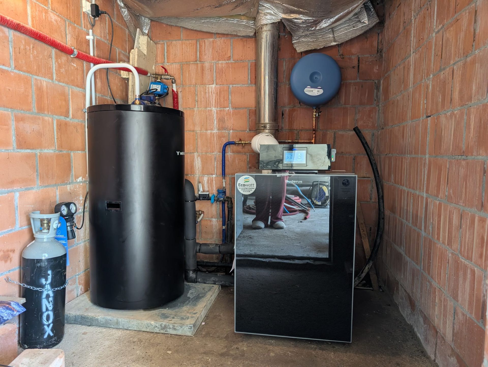 Buderus Logano plus mazout-condensatieketel, vat en SoluCalc geplaatst door Ecowatt in Vilvoorde
